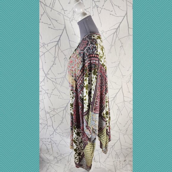 Wishlist Apparel Floral Patchwork Beach Cover Wrap - Picture 2 of 4